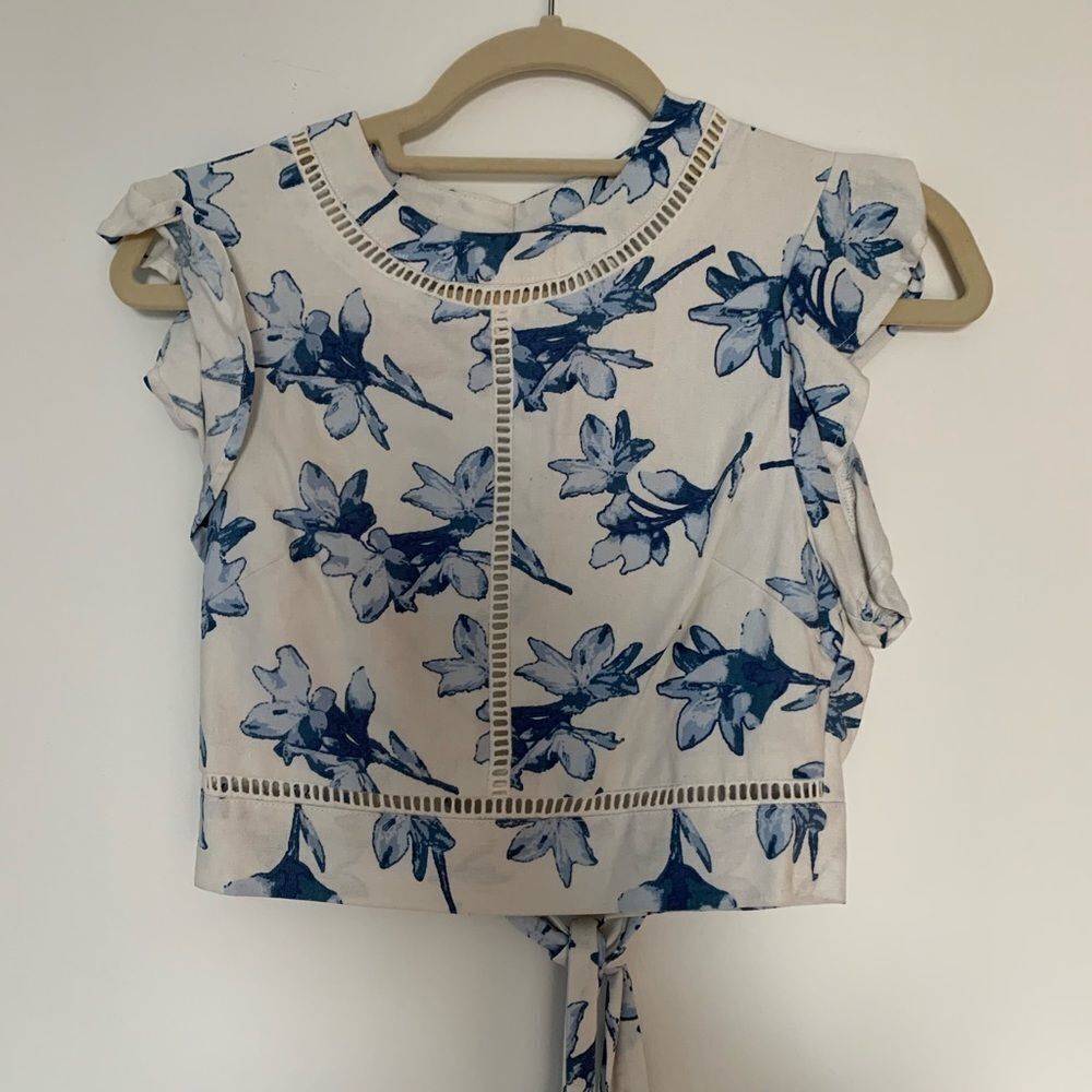 J.O.A. Ruffle floral open back top - Picture 6 of 7